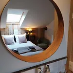 En Face Du Marronnier Bed & Breakfast *