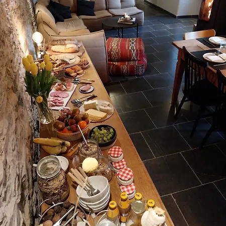 En Face Du Marronnier Bed & Breakfast *